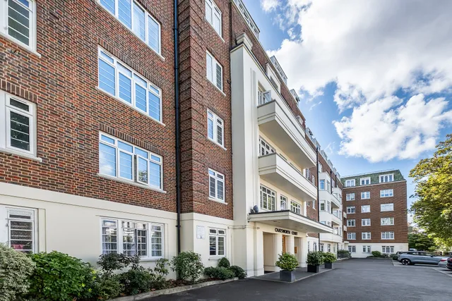 Pembroke Road, London, W8