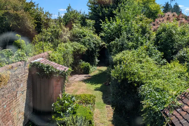 Causeway, Horsham, RH12
