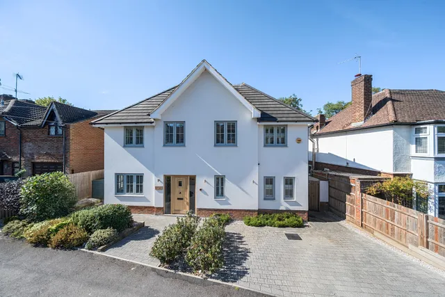 Meadow Walk, Harpenden, AL5