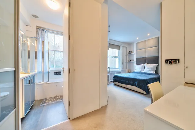 Abingdon Road, London, W8