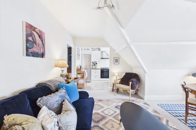 Onslow Gardens, London, N10