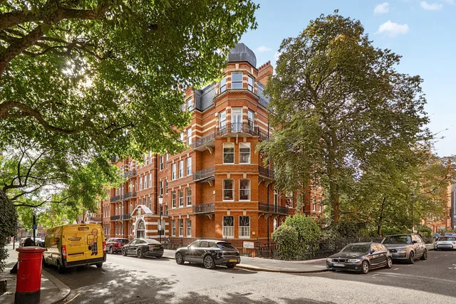 Kensington Court, London, W8