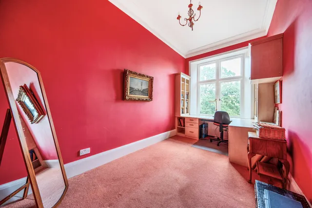 Coopers Hill Road, Redhill, RH1