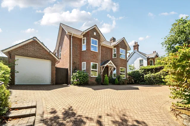 Crabtree Lane, Headley, GU35