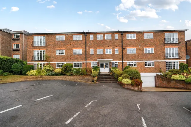 Oatlands Drive, Weybridge, KT13