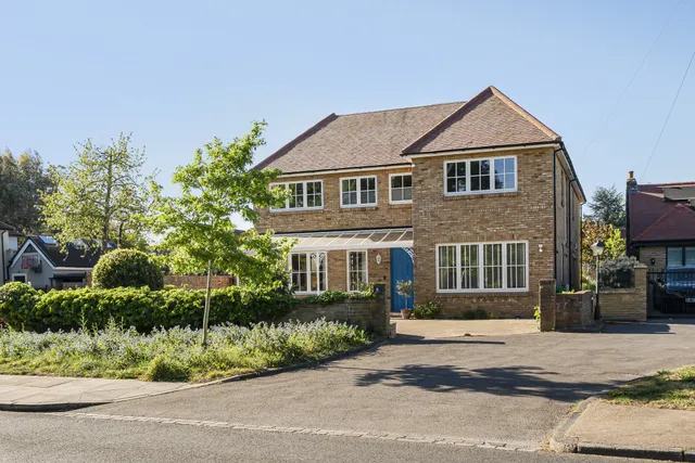 Sandy Lane, Richmond, TW10