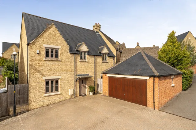Griffiths Close, Cirencester, GL7