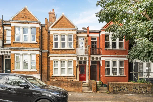 Rathcoole Gardens, London, N8
