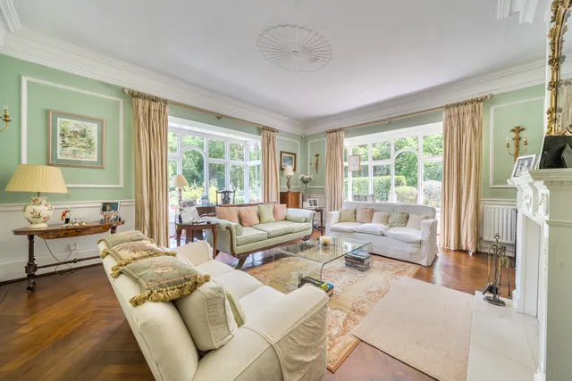 Farnham Road, Churt, Farnham, GU10