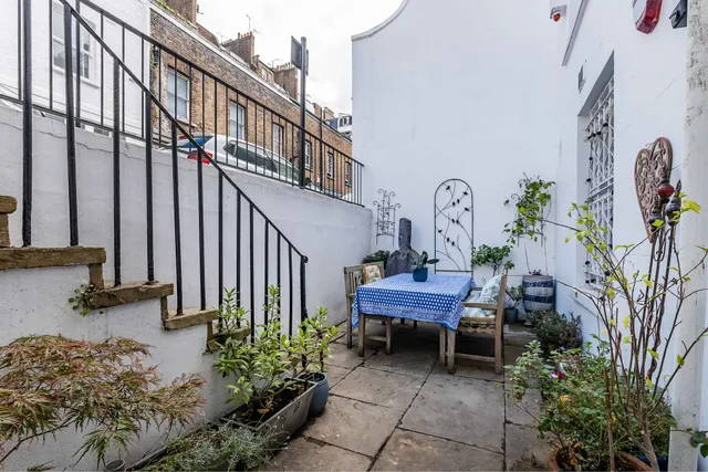 Gloucester Mews, London, W2