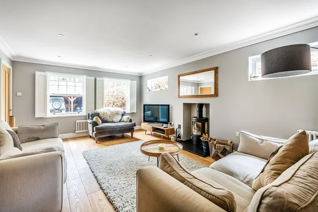Frensham Vale, Farnham, GU10