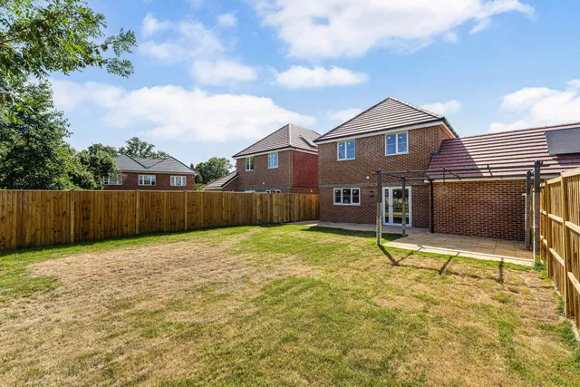Main Road, Chichester, PO18