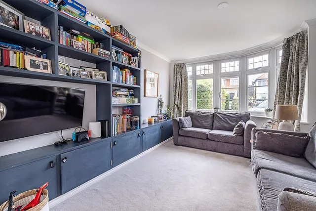 Cheyne Hill, Surbiton, KT5