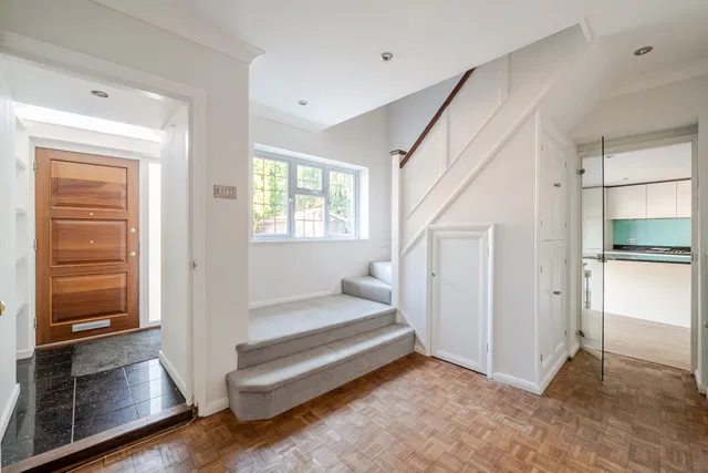 Brooklands Road, Weybridge, KT13