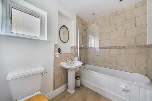 Claremont Crescent, Croxley Green, WD3