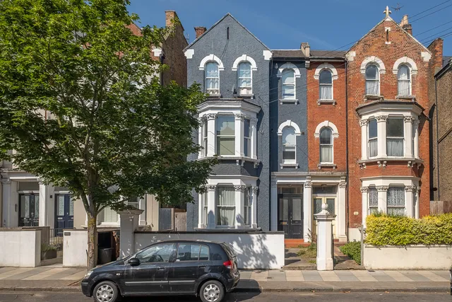 Sisters Avenue, London, SW11