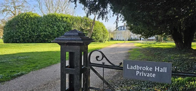 Through Road, Ladbroke, CV47