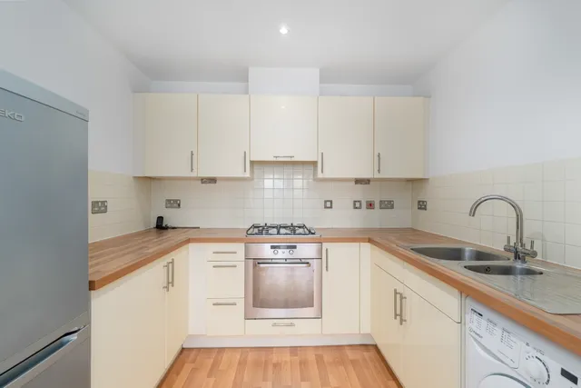 Newport Avenue, London, E14