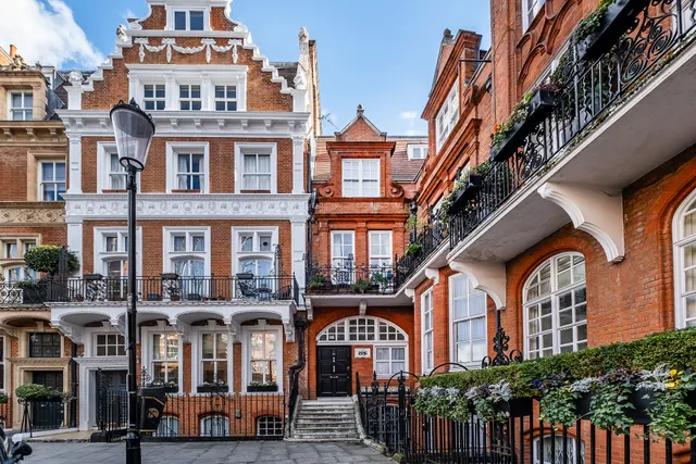 Kensington Court, London, W8