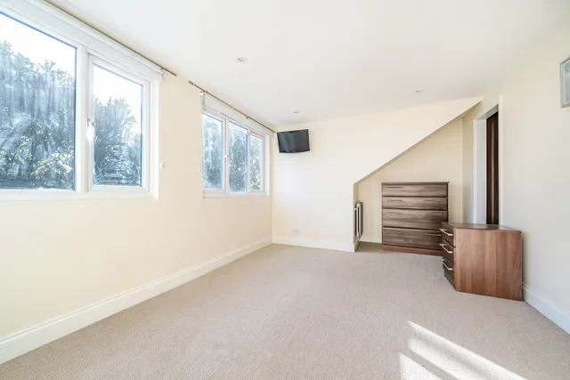 Queens Avenue, Whetstone, N20