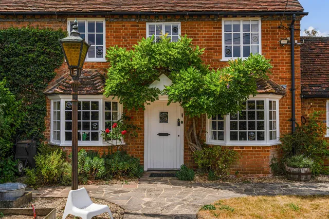 Longwater Road, Eversley, RG27