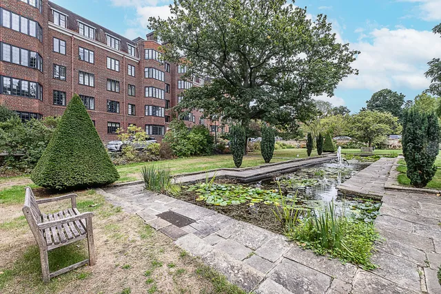 Manor Fields, London, SW15