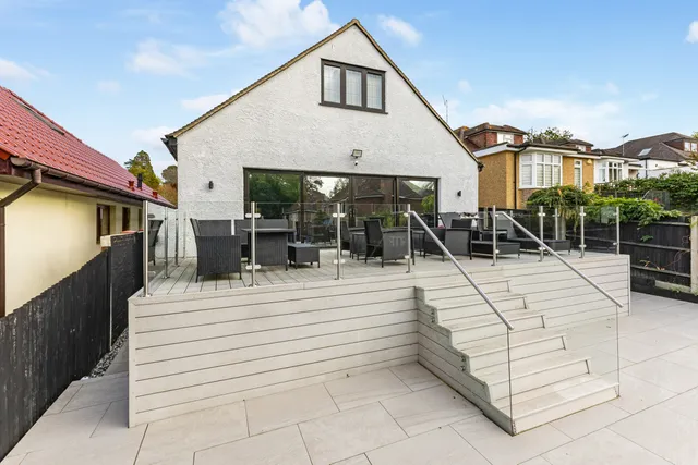 Caldecote Gardens, Bushey, WD23