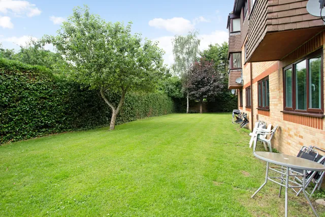 Holmlea Walk, Slough, SL3
