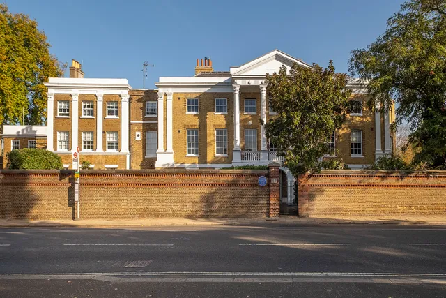 Hampton Court Road, Hampton, TW12