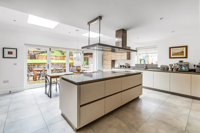 Frensham Vale, Farnham, GU10