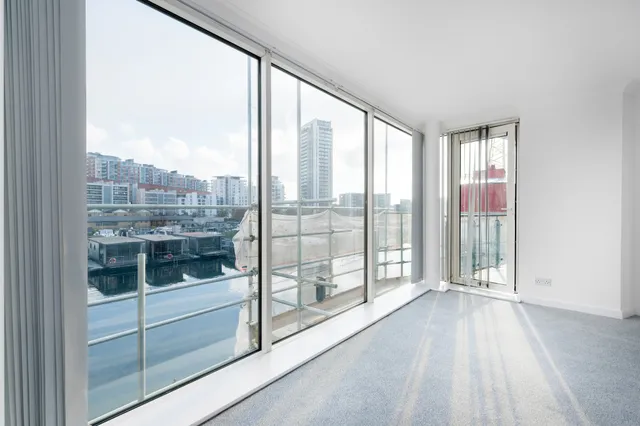 Boardwalk Place, London, E14