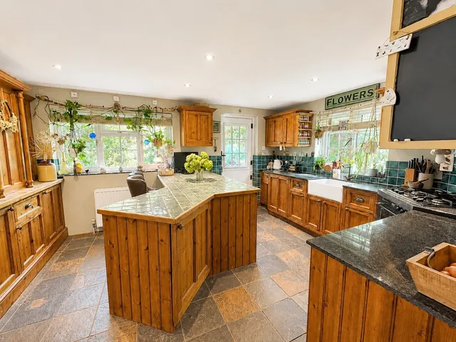 Broomhill, Ewshot, GU10
