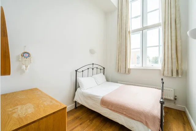 330 Garratt Lane, London, SW18