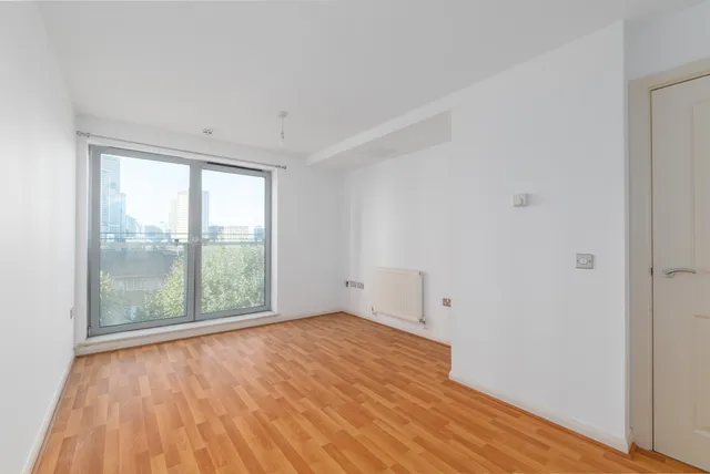 Newport Avenue, London, E14