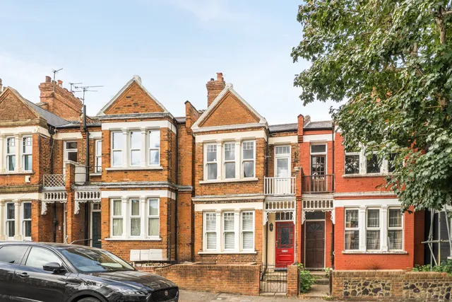 Rathcoole Gardens, London, N8