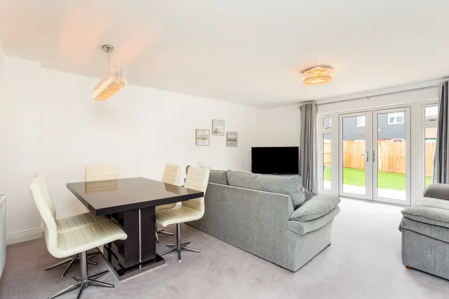 Tern Avenue, Horsham, RH12