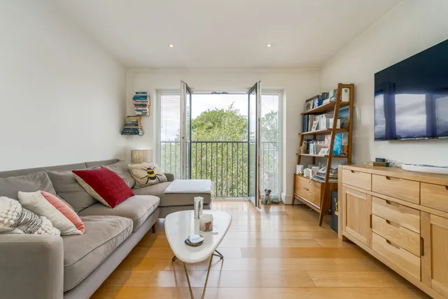 Grove Park Mews, London, W4