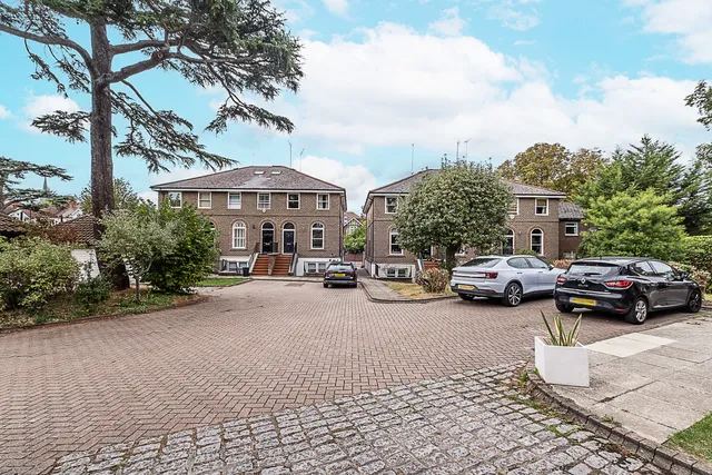 Broadhurst Close, Richmond, TW10
