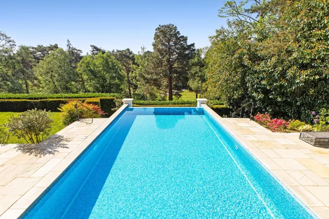 Brooks Close, Weybridge, KT13