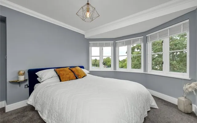 1 Bridge Road, East Molesey, KT8