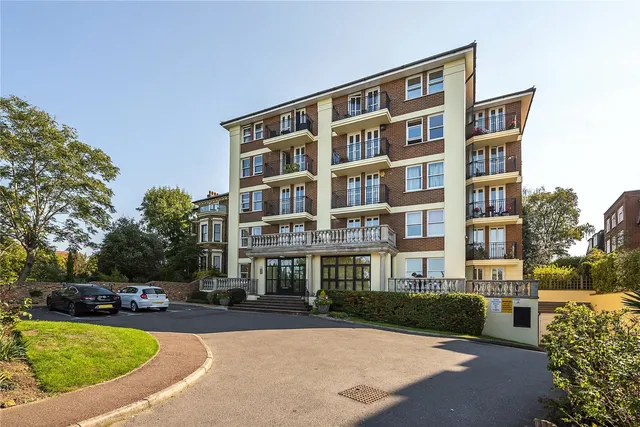 Portsmouth Road, Surbiton, KT6