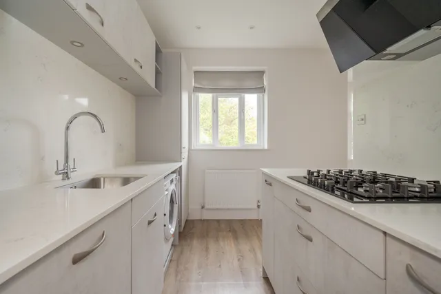 Gunnersbury Avenue, Ealing, W5