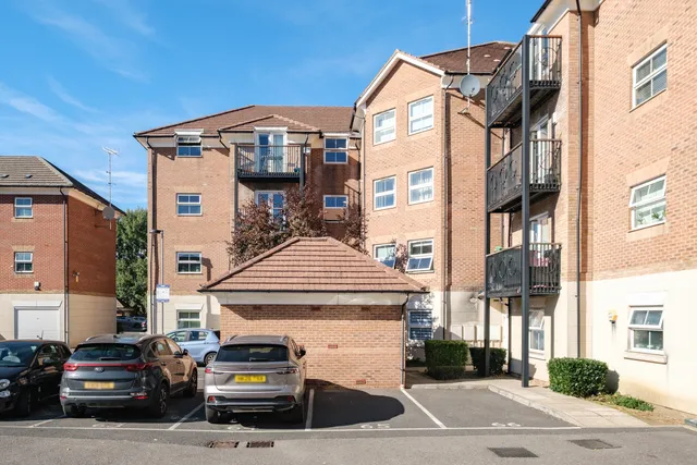 Coppetts Road, London, N10
