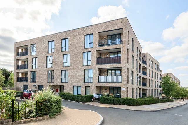 15 Dollis Valley Drive, Barnet, EN5