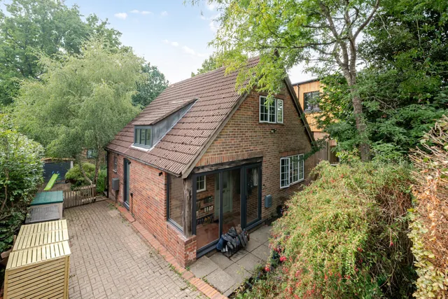 Woodlands Lane, HASLEMERE, GU27