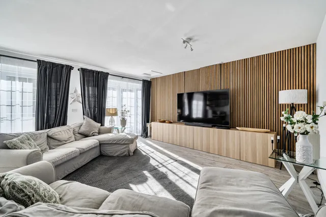 Oldfield Drive, Haywards Heath, RH17