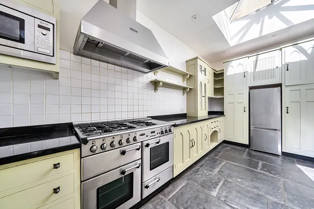 Lewes Road, Haywards Heath, RH17