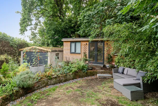 Woodlands Lane, HASLEMERE, GU27