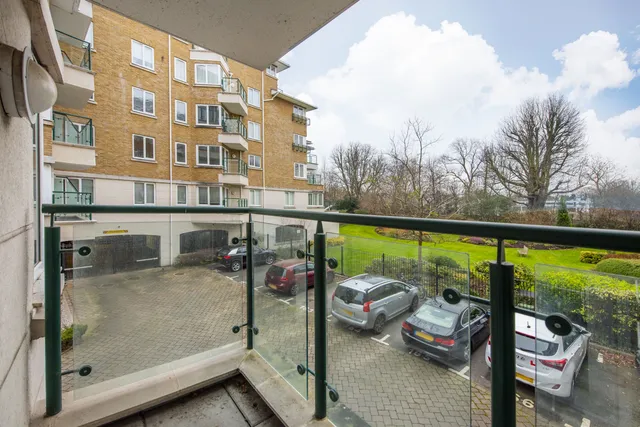 4 Strand Drive, Richmond, TW9