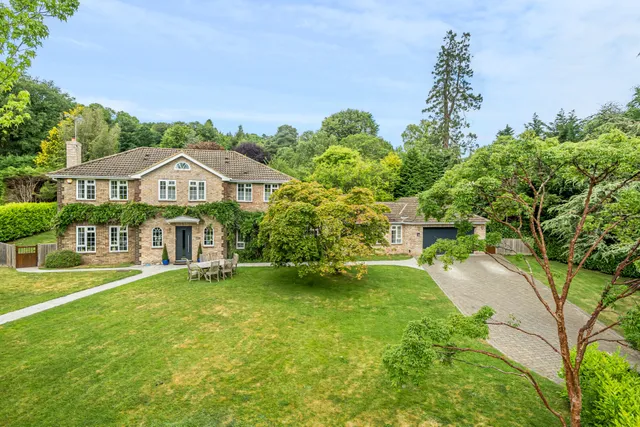 Stoatley Rise, Haslemere, GU27